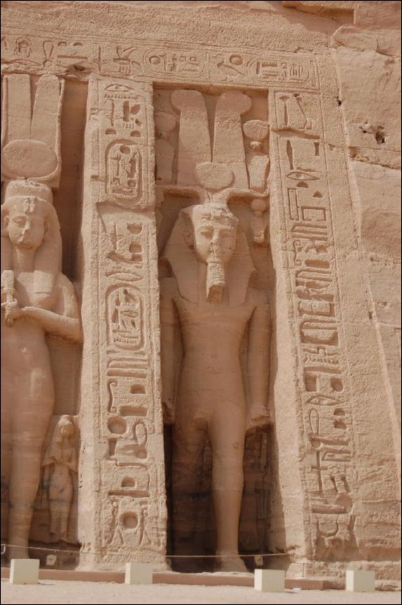 <i><b>Abu Simbel-016</b></i>